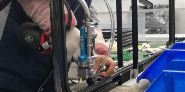 為什么要選擇自動拉鉚釘機？