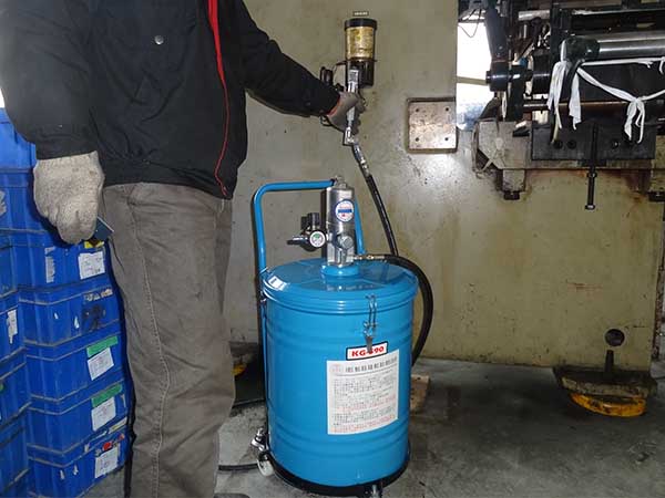 速耐氣動黃油機(jī)